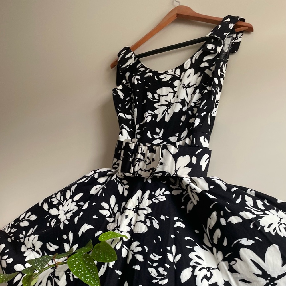 👗🌷 Actual vintage floral print dress